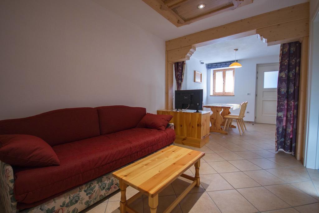 Appartamenti Dolomiti Moena Værelse billede